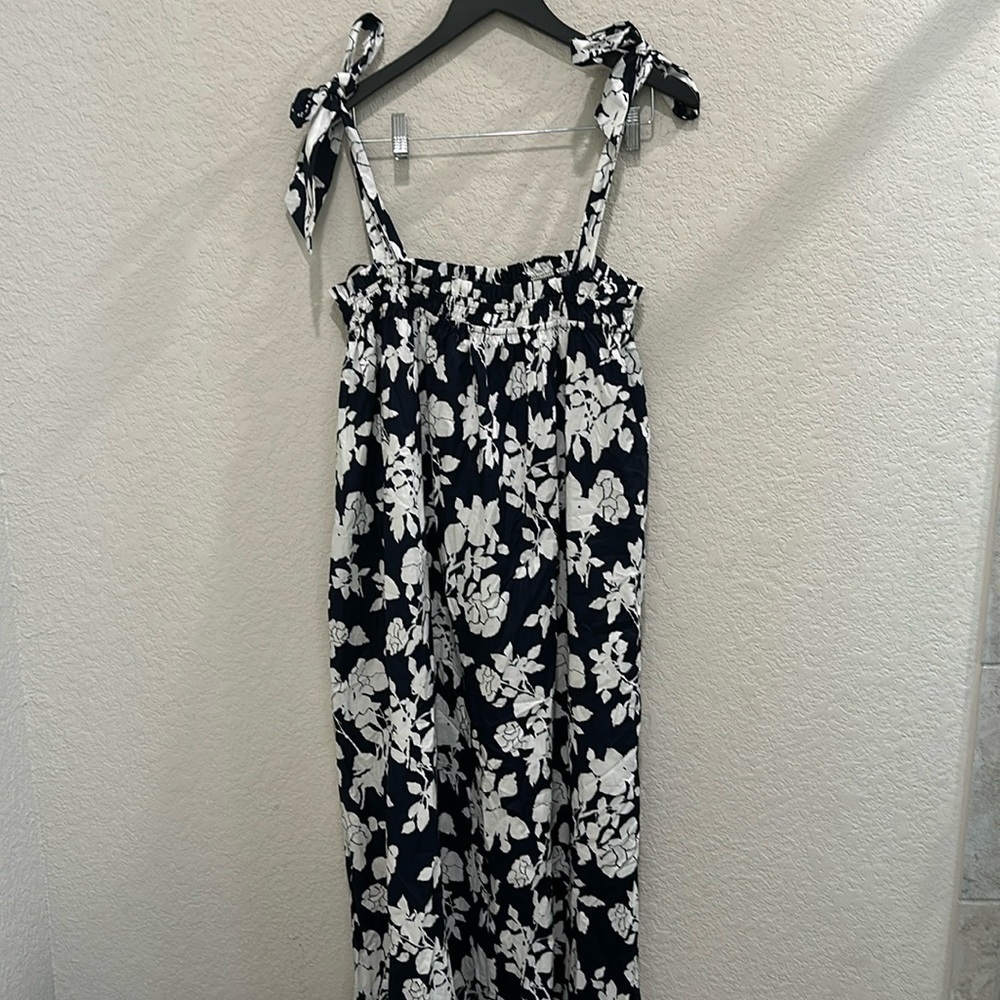 Black floral maxi dress size M nwt